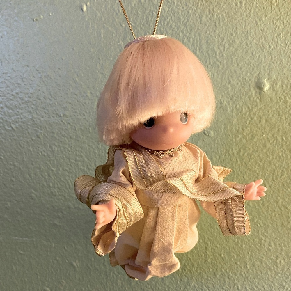 Precious Moments 1995 flying Angel gold hanging CL